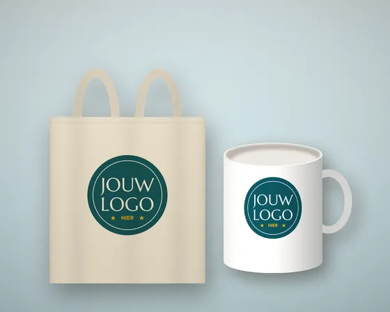 Mok en tas met bedrijfslogo